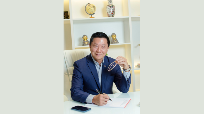 Milton Seigi Hayashi detalha como a lipo de papada proporciona rejuvenescimento facial com mínima invasão.