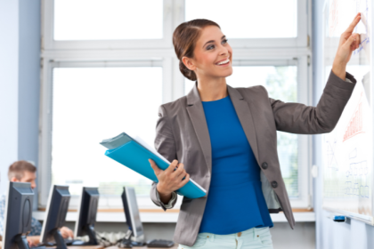 Sérgio Bento De Araújo mostra como a IA pode ampliar o planejamento do professor, tornando cada aula mais estratégica e eficiente.