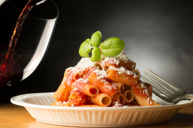 Da tradição das nonnas à mesa global, Alberto Toshio Murakami explora a história dos pratos italianos e como eles conquistaram o mundo.