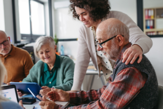 Sindnapi - Sindicato Nacional dos Aposentados, Pensionistas e Idosos: A inclusão digital do idoso é essencial para garantir direitos, autonomia e participação na sociedade.