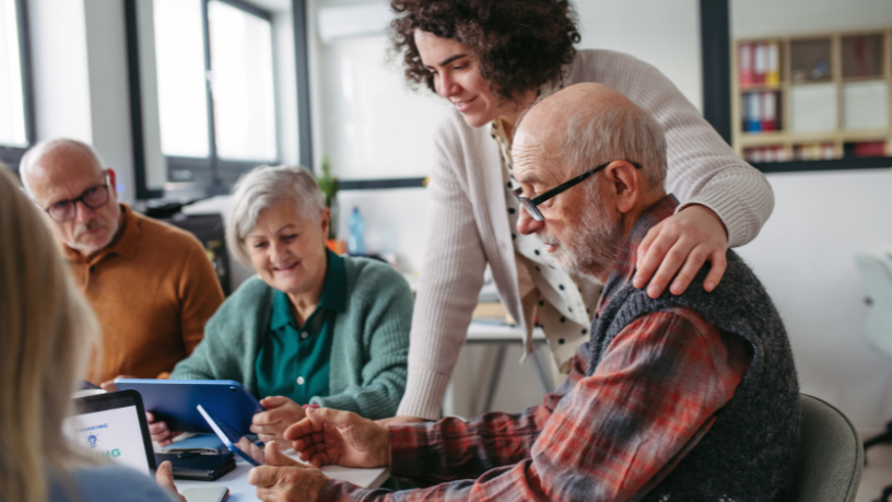 Sindnapi - Sindicato Nacional dos Aposentados, Pensionistas e Idosos: A inclusão digital do idoso é essencial para garantir direitos, autonomia e participação na sociedade.