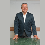 Elmar Juan Passos Varjão Bomfim explora soluções em engenharia de fundações para terrenos de baixa capacidade de carga.