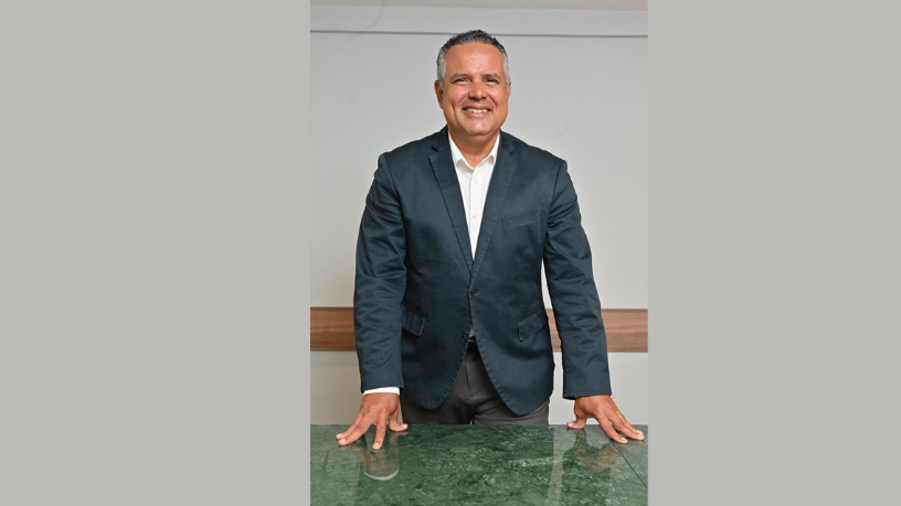 Elmar Juan Passos Varjão Bomfim explora soluções em engenharia de fundações para terrenos de baixa capacidade de carga.