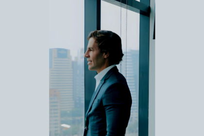 Liberdade, risco e disciplina definem o estilo de vida que Ian dos Anjos Cunha mostra nos esportes radicais.