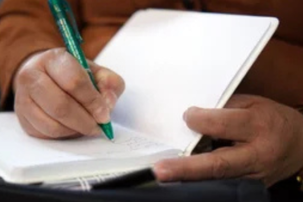 A representatividade nos livros didáticos pode fortalecer a autoestima e o senso de pertencimento dos alunos, como destaca Sigma Educação e Tecnologia Ltda.